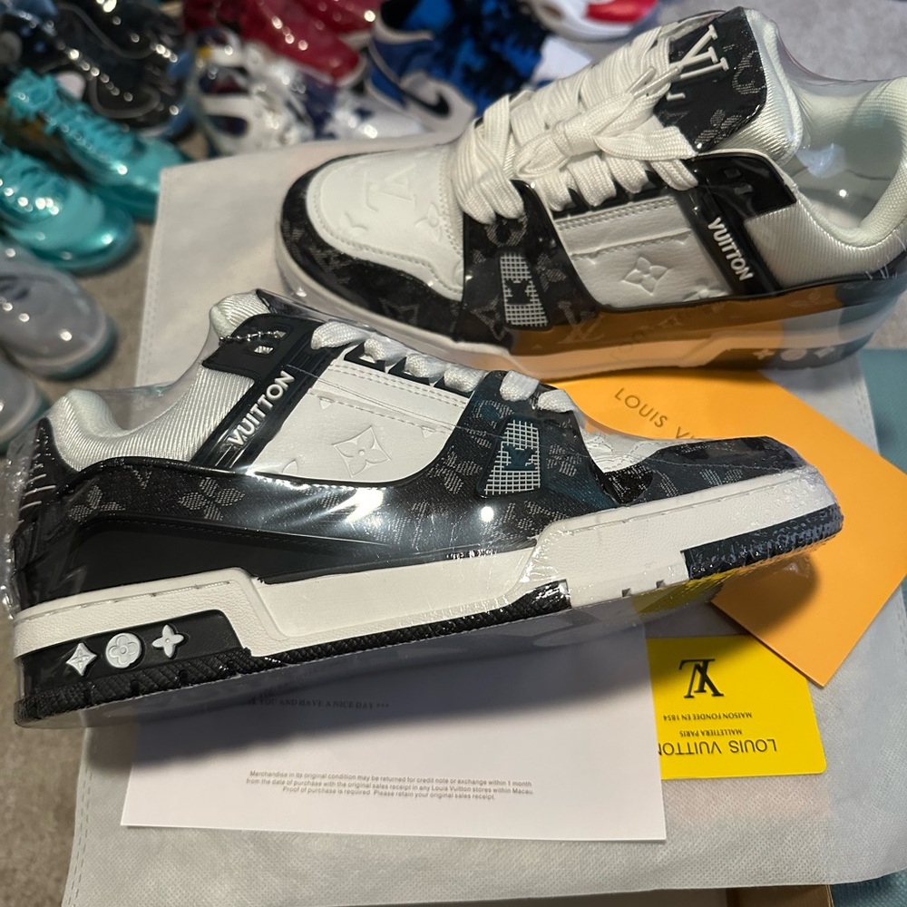 Louis Vuitton trainers men’s size 9 brand new